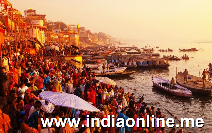Explore the ghats of river Ganga in Banaras