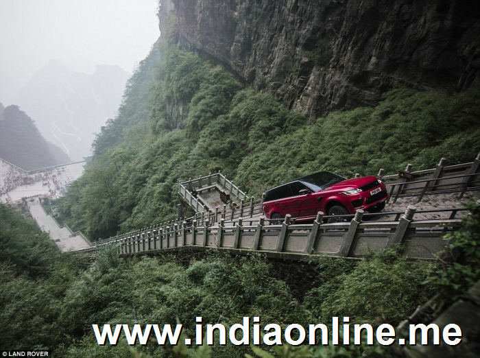 Once the Range Rover Sport P400e reached the end of the road it then climbed a 45-degree angle staircase of 999 steps leading to the peak of China¿s legendary Heaven¿s Gate