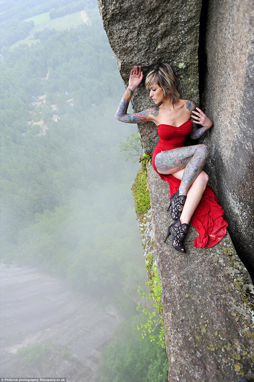 For each 90-minute shoot, which take place in the White Mountains of New Hampshire, Jay works with his wife Vicki and they occasionally take a third mountain guide to help with lighting