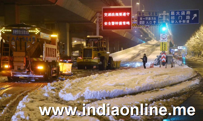 Heavy snow disrupts traffic, closes scenic spots in east China