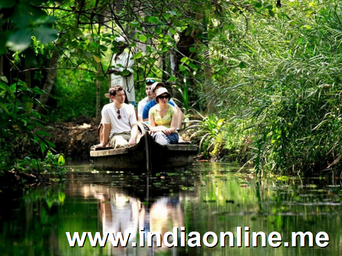 backwaters-village-life-canoe-cruise