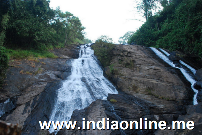 Waterfalls on the way to Munnar