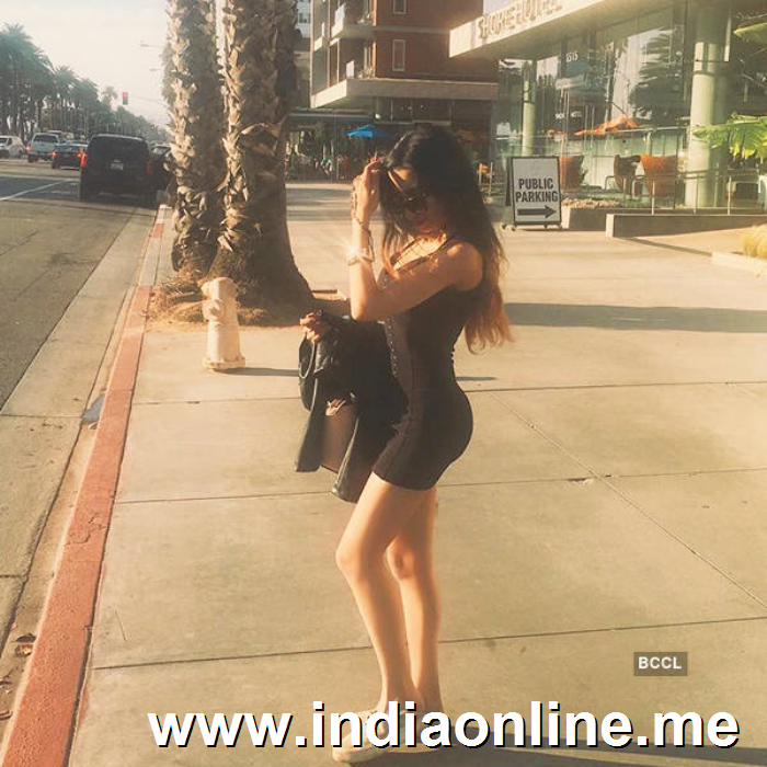 Instagram sensation Sakshi Chopra teases fans with her sultry pictures