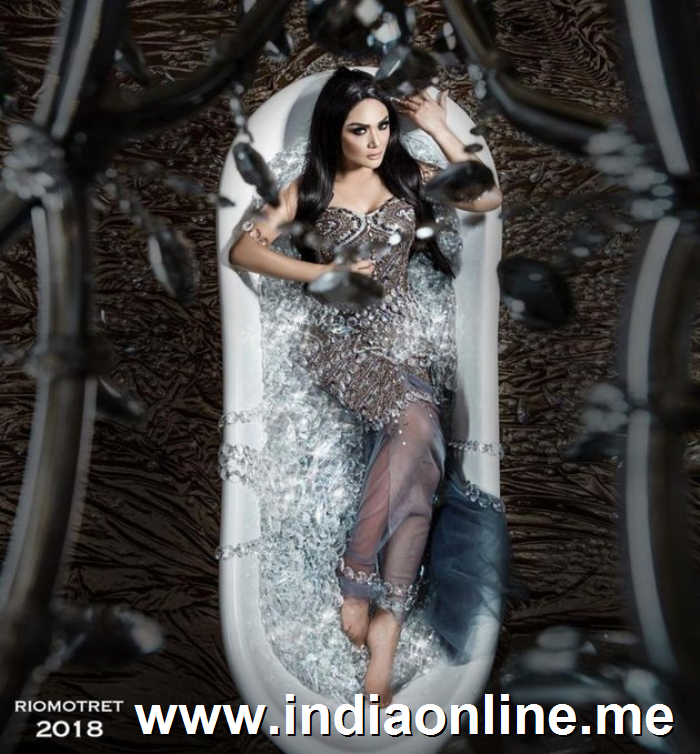 Sementara itu, diva kondang Krisdayanti juga sempat menjalani photoshoot di dalam bathtub bersama Rio Motret di tahun 2018 lalu.
